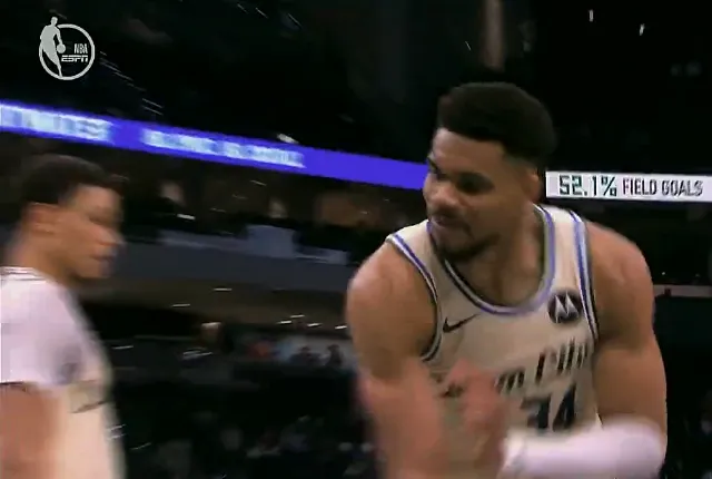 陌生了?字母复出后遭遇2连败,此前连续缺席15场雄鹿8胜7负